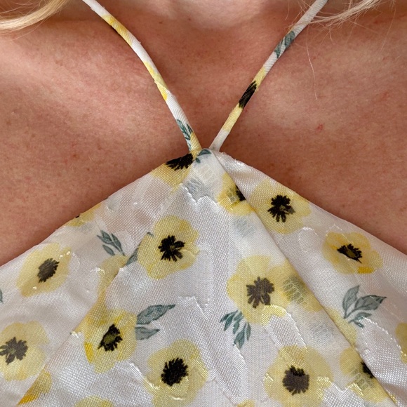 ✨Hutch (Anthropology)✨ Sweet & Chic Lightest Flower Romper - Picture 5 of 12